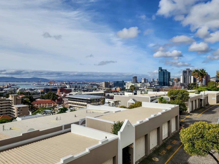 To Let 2 Bedroom Property for Rent in Green Point Western Cape